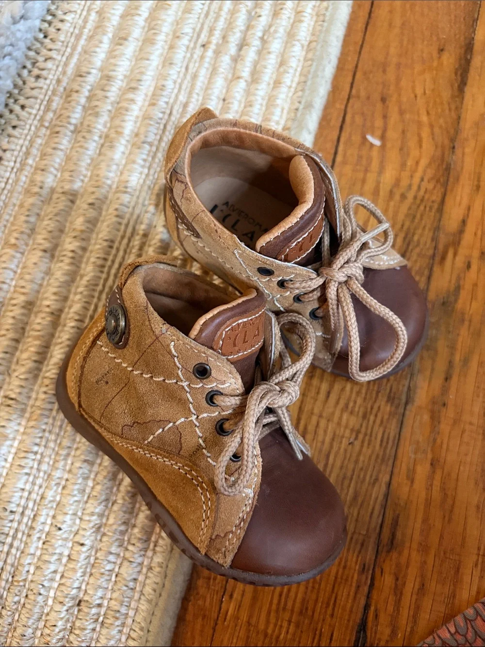 Alviero Martini Leather classic Geo baby boots